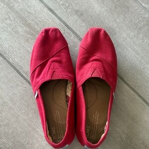 Red Women’s Toms size 8